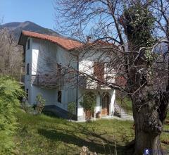 Case - Villa indipendente a comano