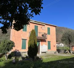 Casa indipendente con giardino