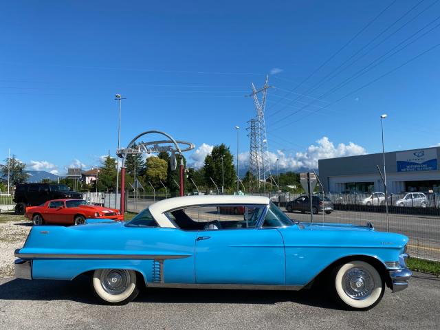 Auto - Cadillac deville serie 62