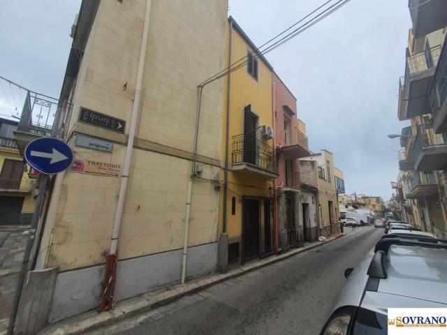 Case - Bagheria: palazzina indipendente su 3 livelli