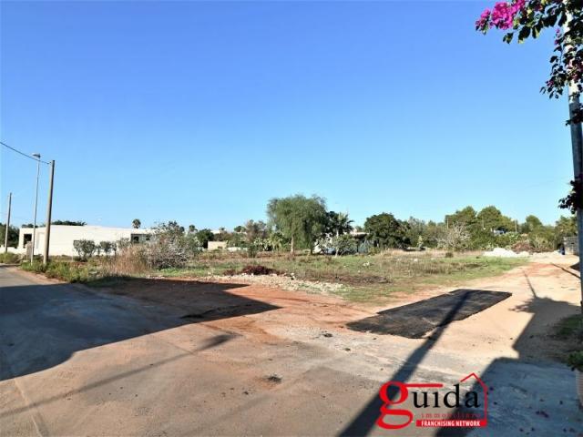 Case - Terreno-edificabile-in-vendita-a-200-mt-dal-mare-a-torre-suda-racale
