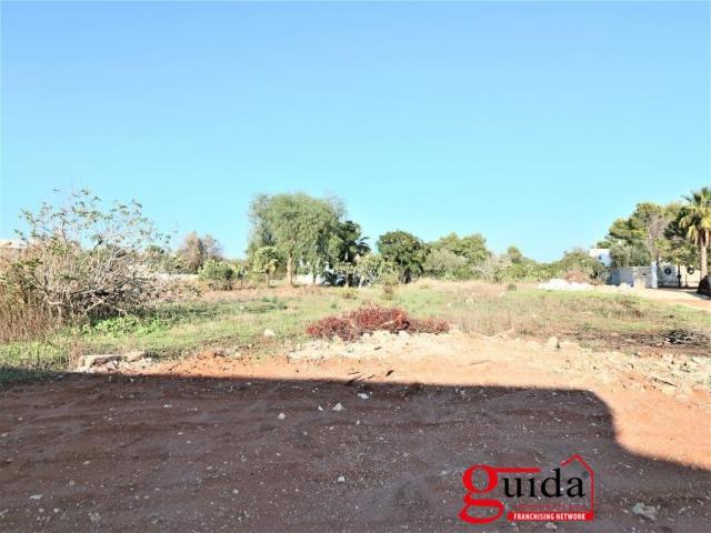 Case - Terreno-edificabile-in-vendita-a-200-mt-dal-mare-a-torre-suda-racale