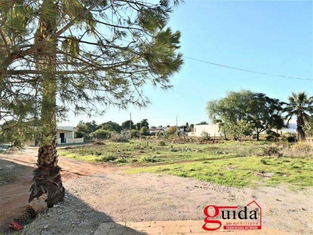 Case - Terreno-edificabile-in-vendita-a-200-mt-dal-mare-a-torre-suda-racale