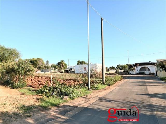 Case - Terreno-edificabile-in-vendita-a-200-mt-dal-mare-a-torre-suda-racale