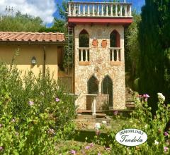 Appartamenti in Vendita - Villa inserita in parco con piscina e vista mare.