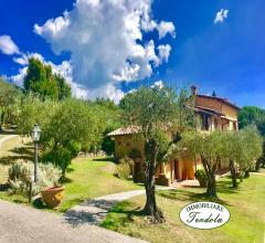 Appartamenti in Vendita - Villa inserita in parco con piscina e vista mare.