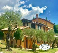 Appartamenti in Vendita - Villa inserita in parco con piscina e vista mare.