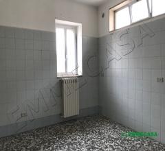 Appartamenti in Vendita - Ampio quattro vani