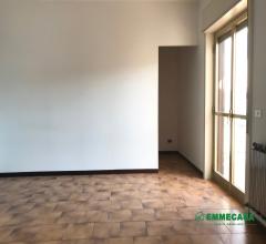 Case - Trivani con posto auto e cantinola