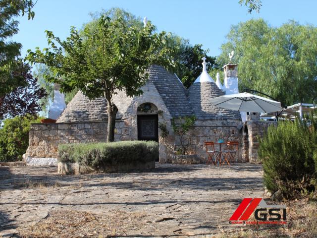 Case - Trullo 5 coni con lamia.