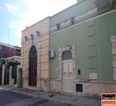Case - Villetta a schiera con terrazzo,tavernetta ,posto auto e patio/giardino
