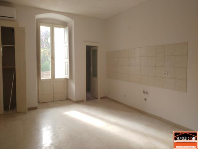 Case - Villetta a schiera con terrazzo,tavernetta ,posto auto e patio/giardino