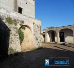 Appartamenti in Vendita - Galatone locale commerciale con tre vetrine fronte strada