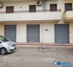 Appartamenti in Vendita - Galatone locale commerciale con tre vetrine fronte strada