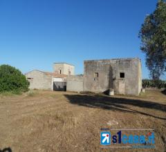 Appartamenti in Vendita - Galatone locale commerciale con tre vetrine fronte strada