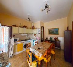 Appartamento in vendita di 60mq, 3 camere, living con angolo cottura