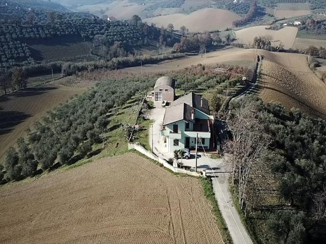 Appartamenti in Vendita - Casa indipendente in vendita a pianella cerratina