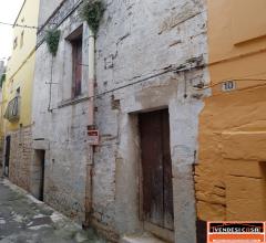 Via caccanella due vani e accessori da ristrutturare
