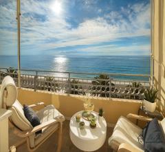 Appartamento quadrilocale con terrazza, box auto e cantina in vendita a varigotti