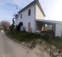 Appartamenti in Vendita - Vendesi a spoltore casale con terreno agricolo