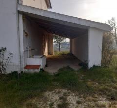 Appartamenti in Vendita - Vendesi a spoltore casale con terreno agricolo