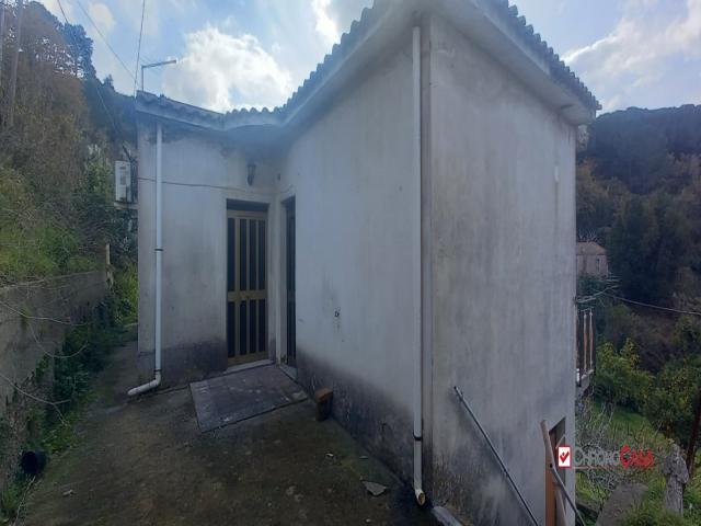 Case - Locanda, via nazionale, indipendente di 3 vani con terreno circostante