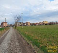 Appartamenti in Vendita - Terreno agricolo in prossimita' del paese