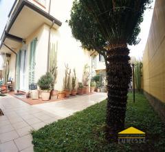 Villa con giardino in vendita a massa