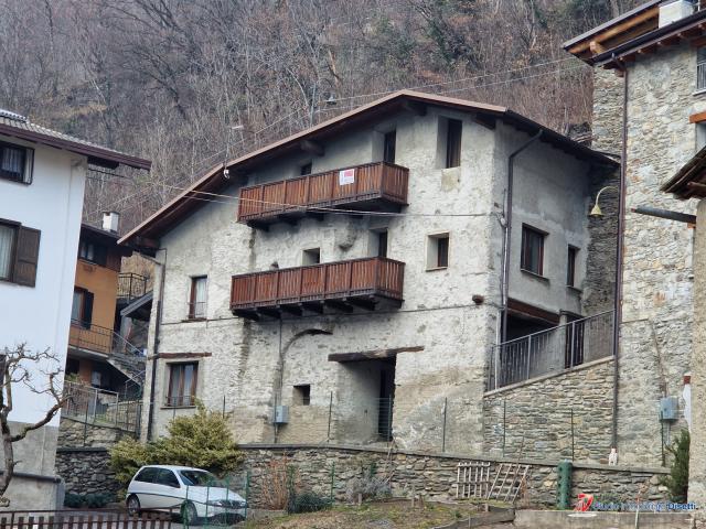 Aprica vicinanze vendesi porzione di fabbricato