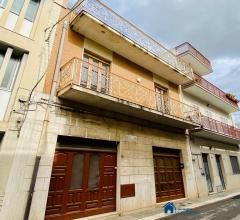 Casa indipendente con terrazzo e cantina