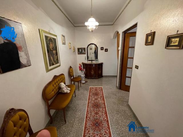 Appartamenti in Vendita - Casa indipendente con terrazzo,cantina e patio