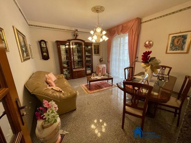 Appartamenti in Vendita - Casa indipendente con terrazzo,cantina e patio