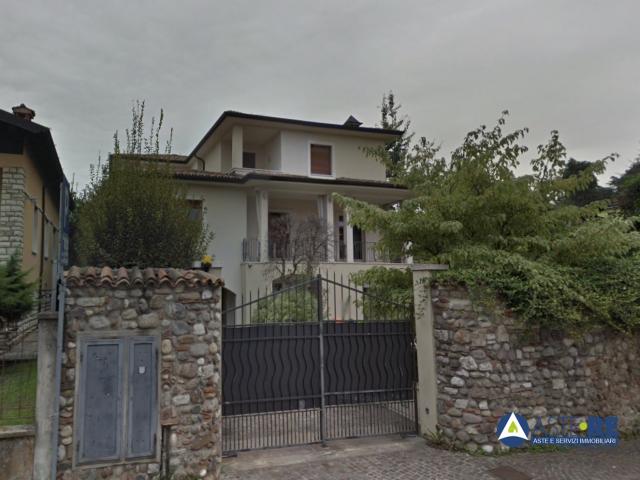 Case - Villa bifamiliare - via giuseppe mazzini 12