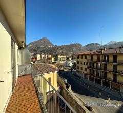 Ampio trilocale con balcone, posto auto e cantina