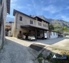 Fabbricato - via centrale - frazione ravina snc