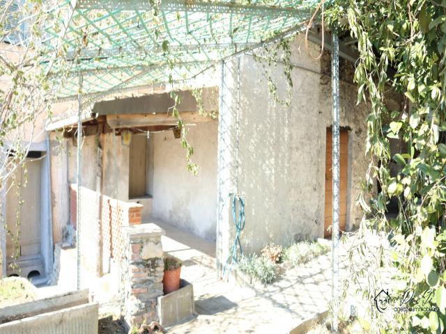 Case - Casa semi indipendente con cantine e terreno in vendita a garlenda