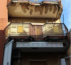 Case - Appartamento in corso di ristrutturazione con balconi