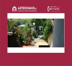 Villetta a schiera con cortile e giardino