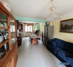 Case - Casa con capannone agricolo