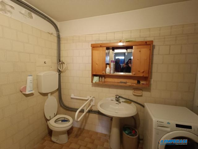 Case - Casa con capannone agricolo