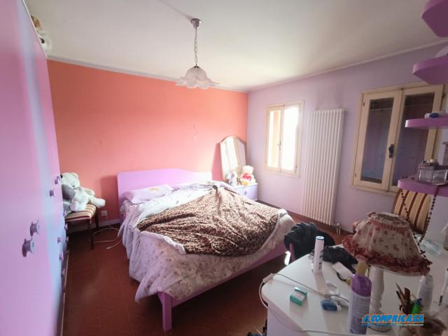 Case - Casa con capannone agricolo