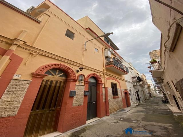 Casa indipendente con terrazzo e cantina