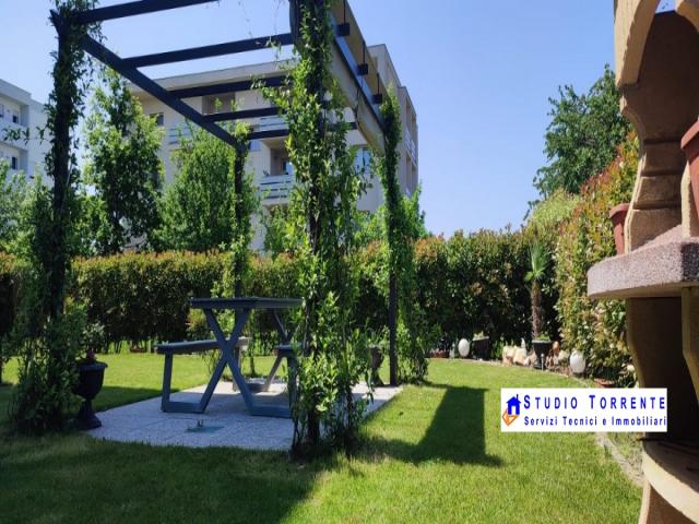 Case - Recente tre locali  con giardino di 220 mq