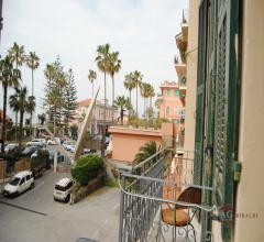 Case - Quadrilocale d'epoca con vista mare e parcheggio