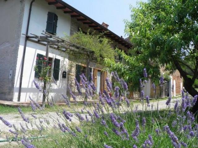 Case - Rustico adibito a b&b in colline a vernasca (pc)