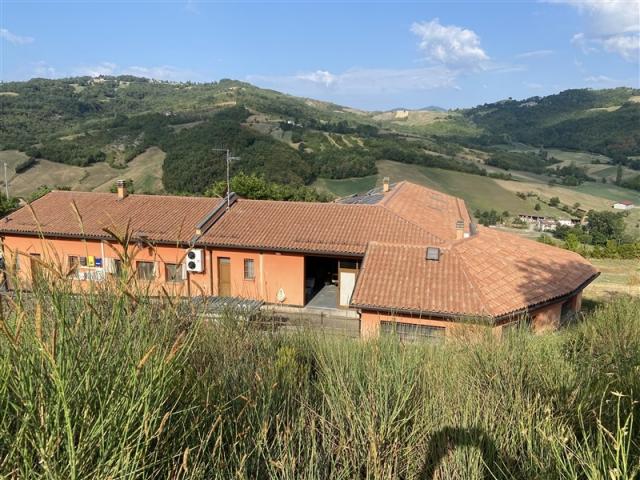 Case - Casale/cascina con ristorante e terreno