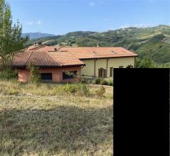 Case - Agriturismo con ristorante e terreno di 3.5 ettari