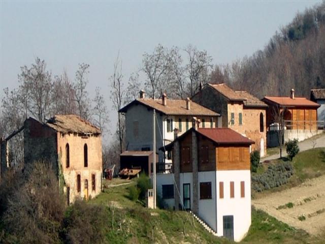 Case - Antico borgo in vendita con rustici adibito a b&b e terreni