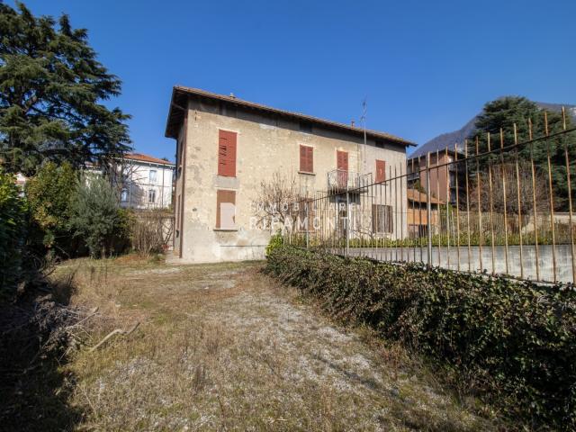 Villa a calolziocorte