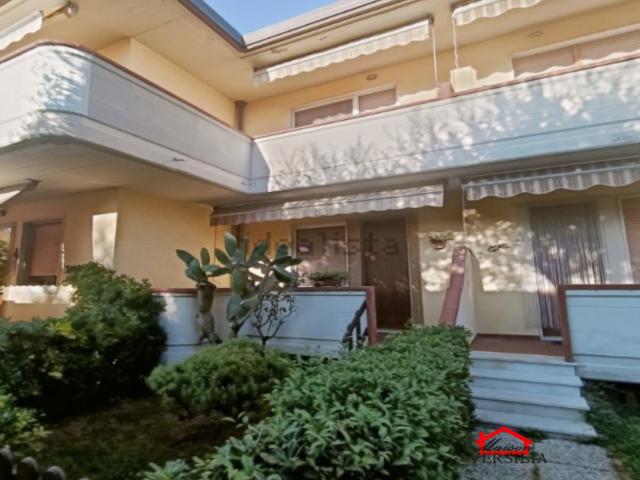 Case - Marina di massa, villetta a schiera con giardino